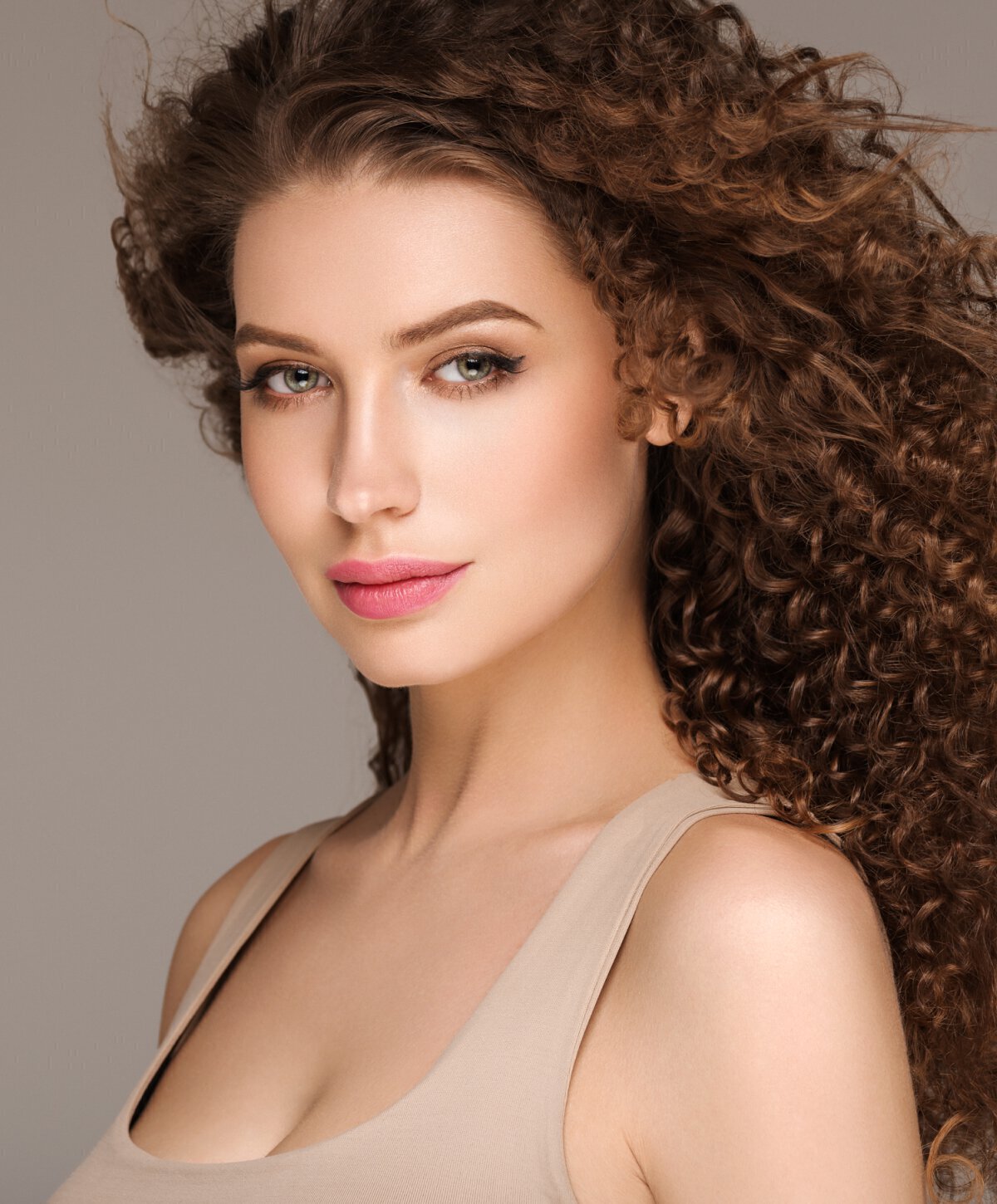Palo Alto Radiesse model with curly hair