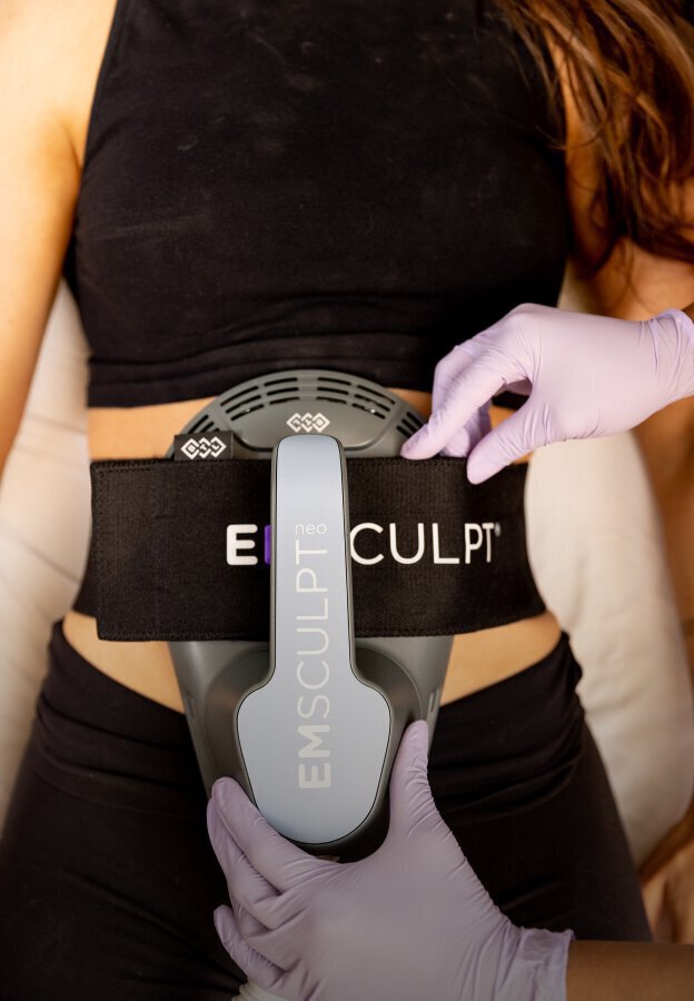 Menlo Park medspa patient receiving Emsculpt Body Sculpting treatment